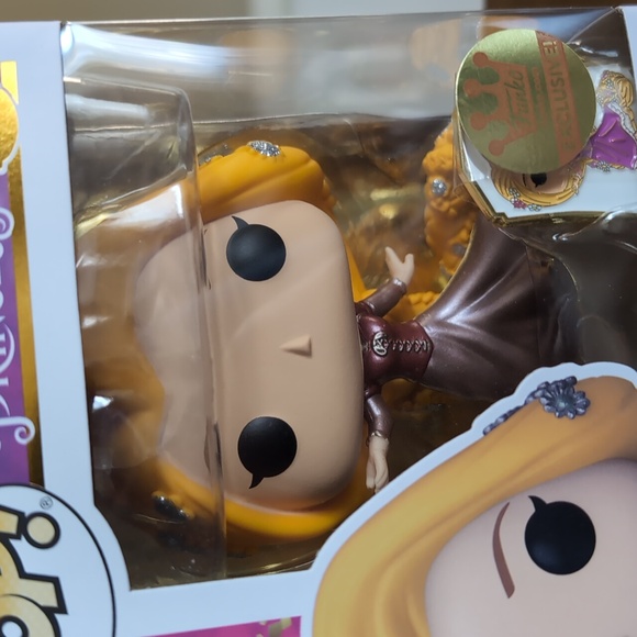 Disney Princess Funko Pop Rapunzel Gold Exclusive with Pin #223 - Picture 8 of 9